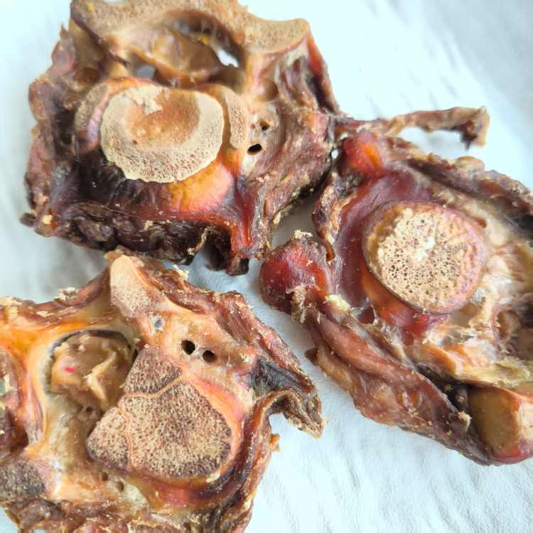 烘干牛脊骨片（带肉
