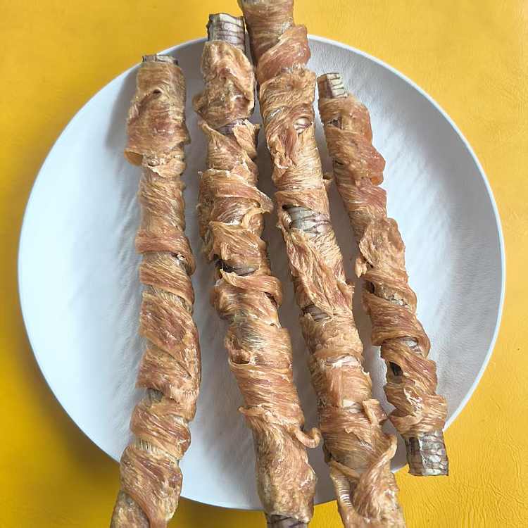 鸡肉绕鹅喉管（酥脆，猫和小型犬都可以吃）